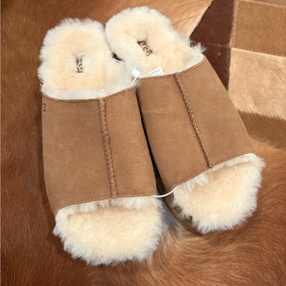 New UGG Chestnut Suede greenport  Slide - Picture 3 of 6